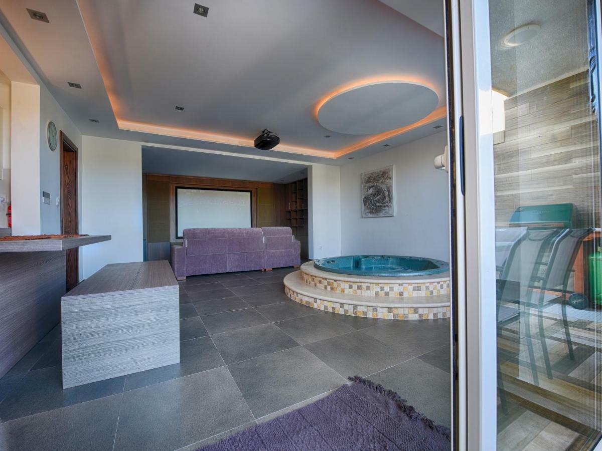 Villa Anthony'S Maisonette Qala Exterior foto