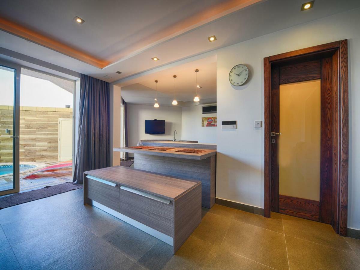 Villa Anthony'S Maisonette Qala Exterior foto